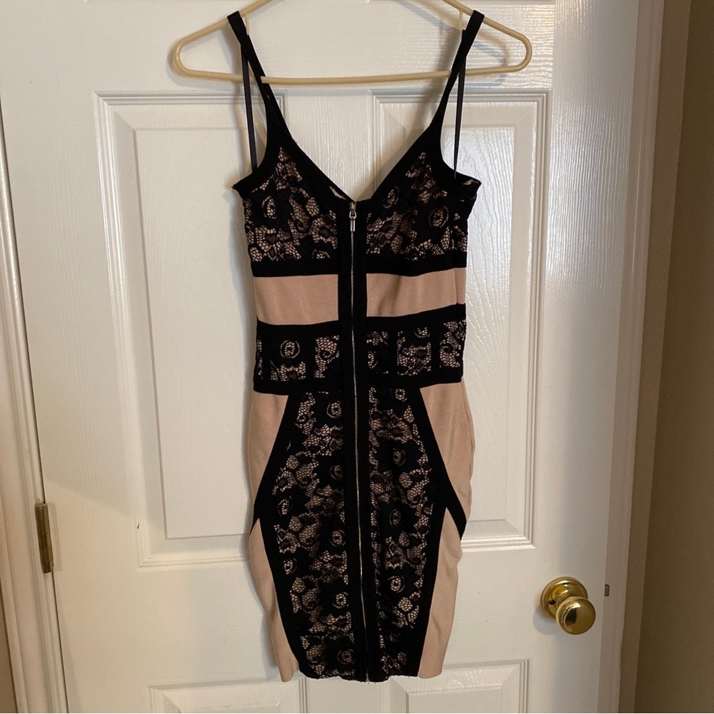 Bebe Dress Womens SZ S Very Sexy Bodycon Flocked Lace Nude Underlay Zip  Small/p